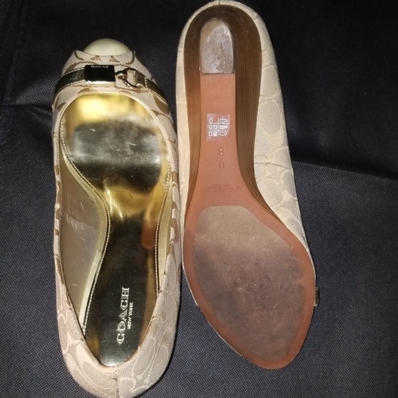 Size 11 Coach wedges - Picture 4 of 4